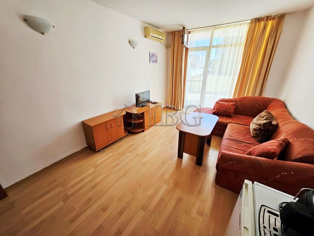 Cozy 1-Bedroom Apartment with Pool View in Sunny Beach Apartment with pool view in Blue Summer Complex, Sunny Beach.