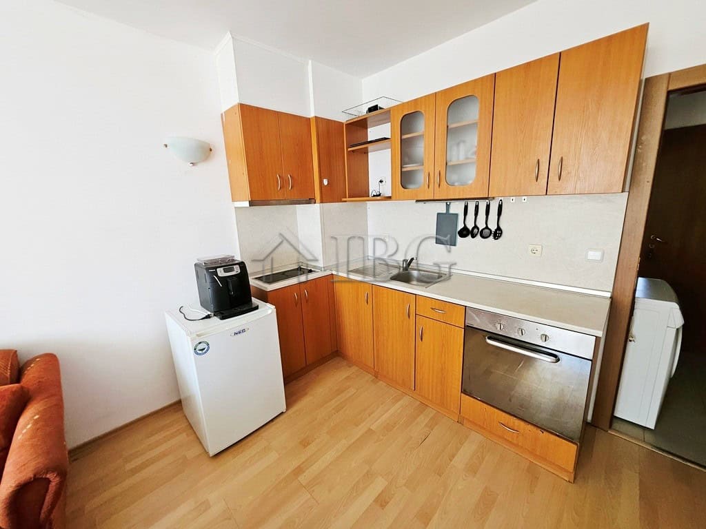 Cozy 1-Bedroom Apartment with Pool View Modern 1-bedroom apartment with pool view in Blue Summer Complex, Sunny Beach. Fully equipped kitche.