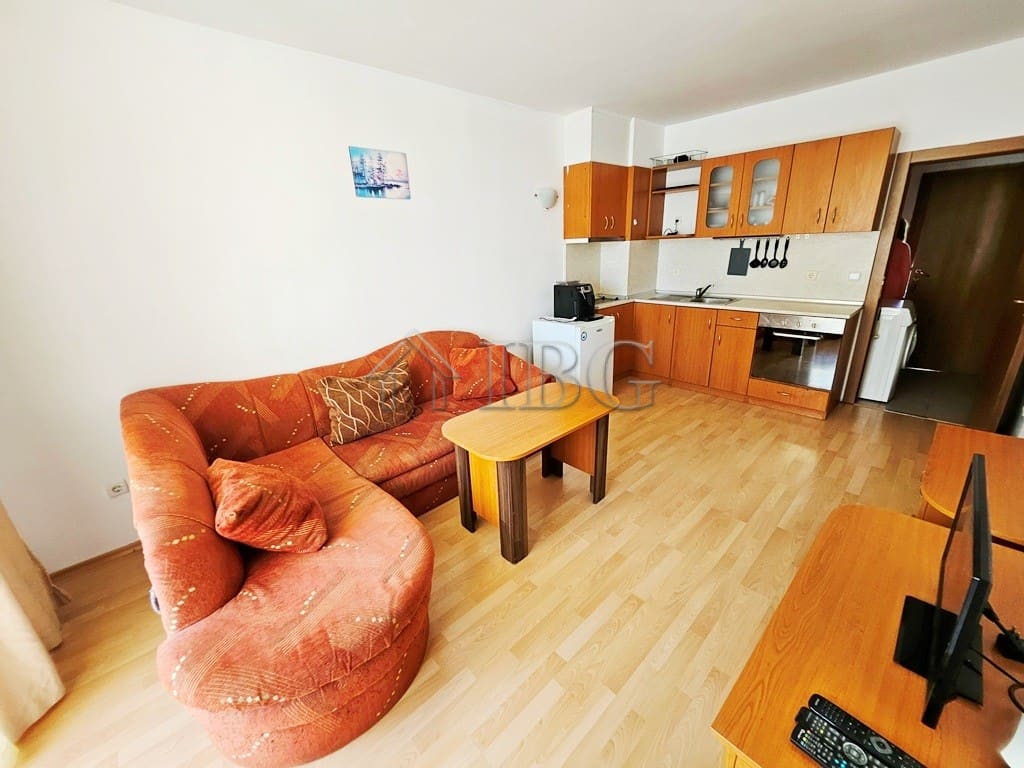 Cozy 1-Bedroom Apartment with Pool View Apartment with pool view in Blue Summer Complex, Sunny Beach.