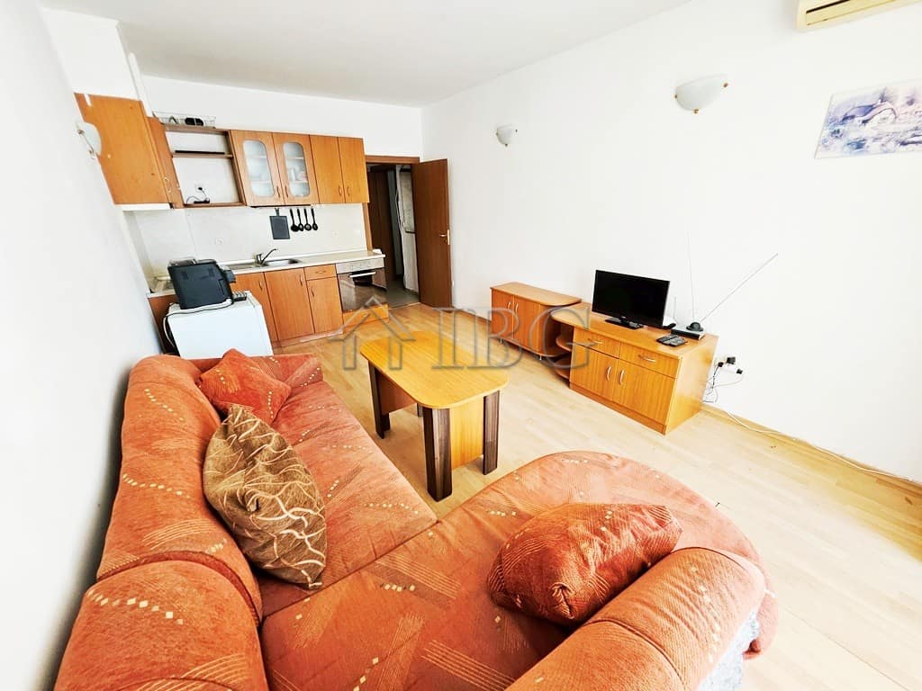 Cozy 1-Bedroom Apartment with Pool View Bright 1-bedroom apartment overlooking the pool in Blue Summer Complex, Sunny Beach. Perfect for rel.