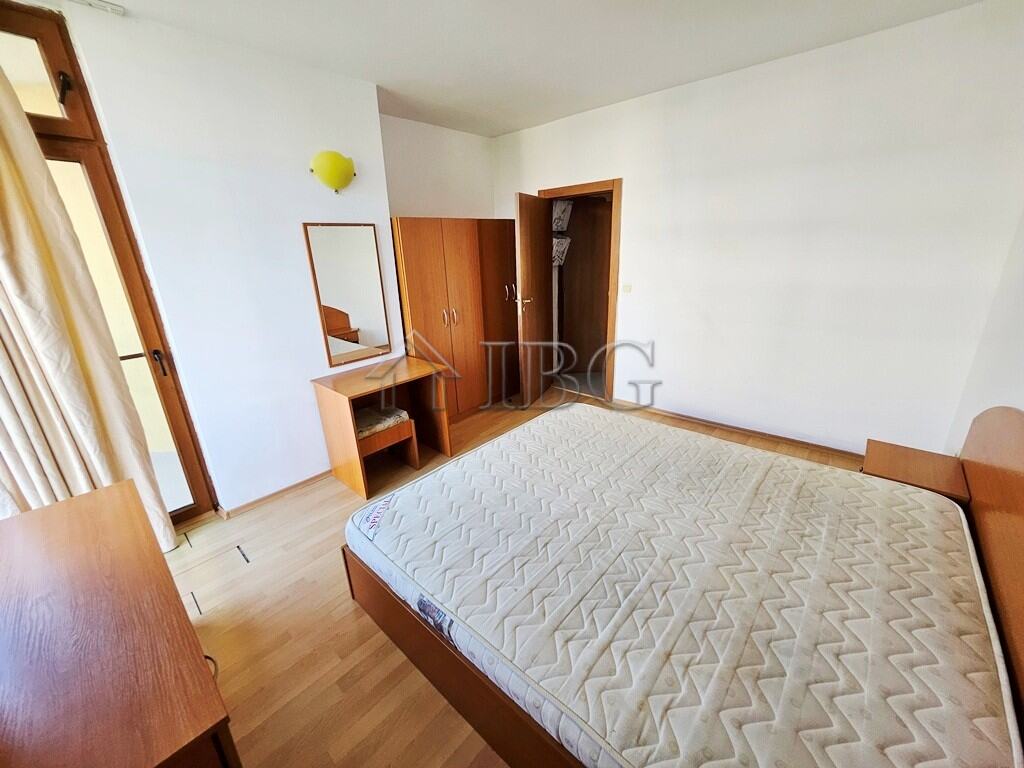 Cozy 1-Bedroom Apartment with Pool View Bright bedroom with pool view in Blue Summer Complex, Sunny Beach.