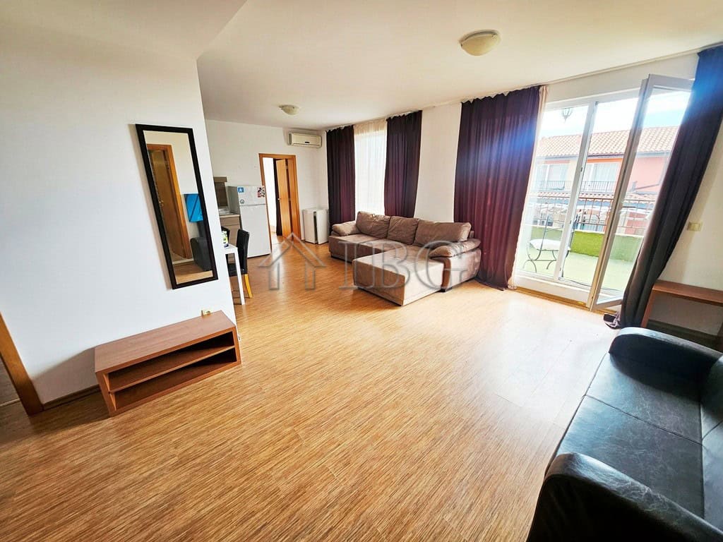 Bright 3-bedroom apartment with a big terrace in Sunny View Central, Sunny Beach. Perfect for relaxi.