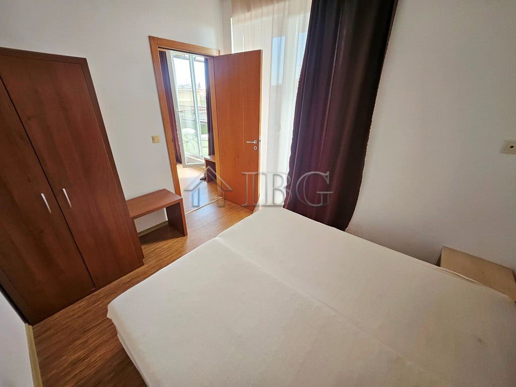 Spacious 3-bedroom apartment with large terrace in Sunny View Central, Sunny Beach. Bright interior.