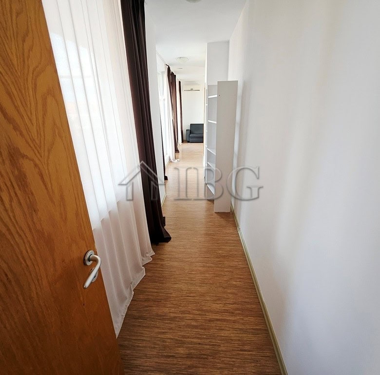 Spacious 3-bedroom apartment with large terrace in Sunny View Central, Sunny Beach, perfect for rela.