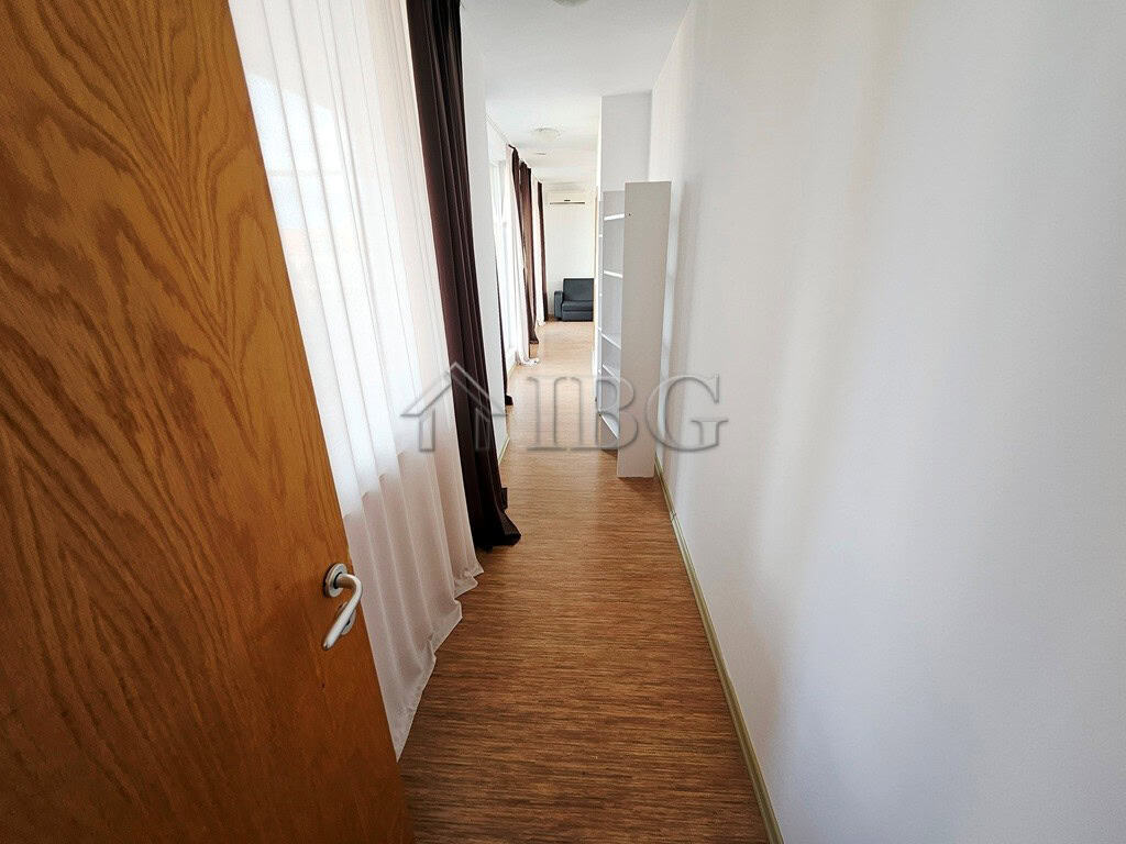 Spacious 3-bedroom apartment with large terrace in Sunny View Central, Sunny Beach, perfect for rela.