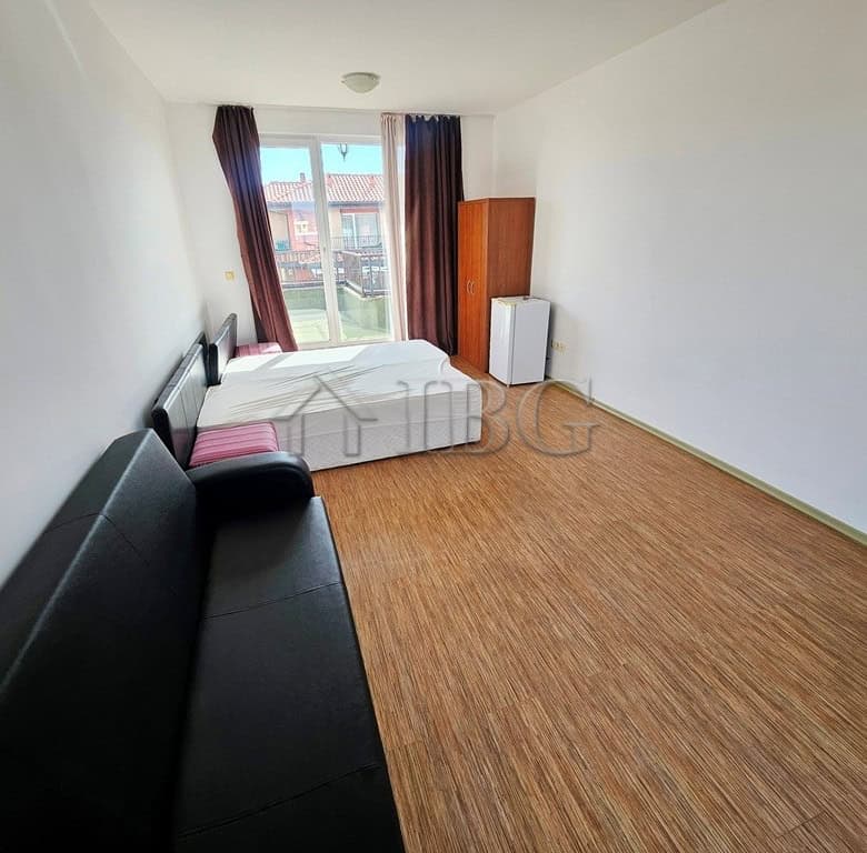 Spacious 3-bedroom apartment featuring a big terrace, perfect for relaxing in Sunny View Central, Su.