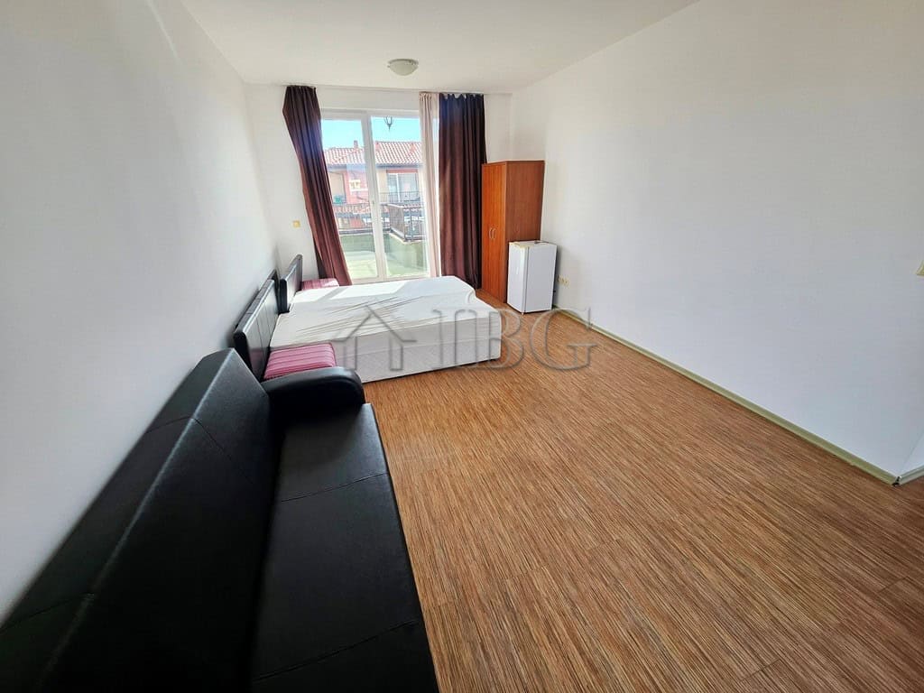 Spacious 3-bedroom apartment featuring a big terrace, perfect for relaxing in Sunny View Central, Su.