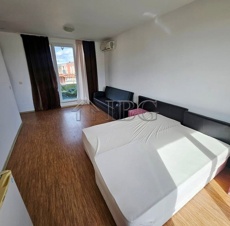 Spacious 3-bedroom apartment with large terrace in Sunny View Central, Sunny Beach. Perfect for comf.