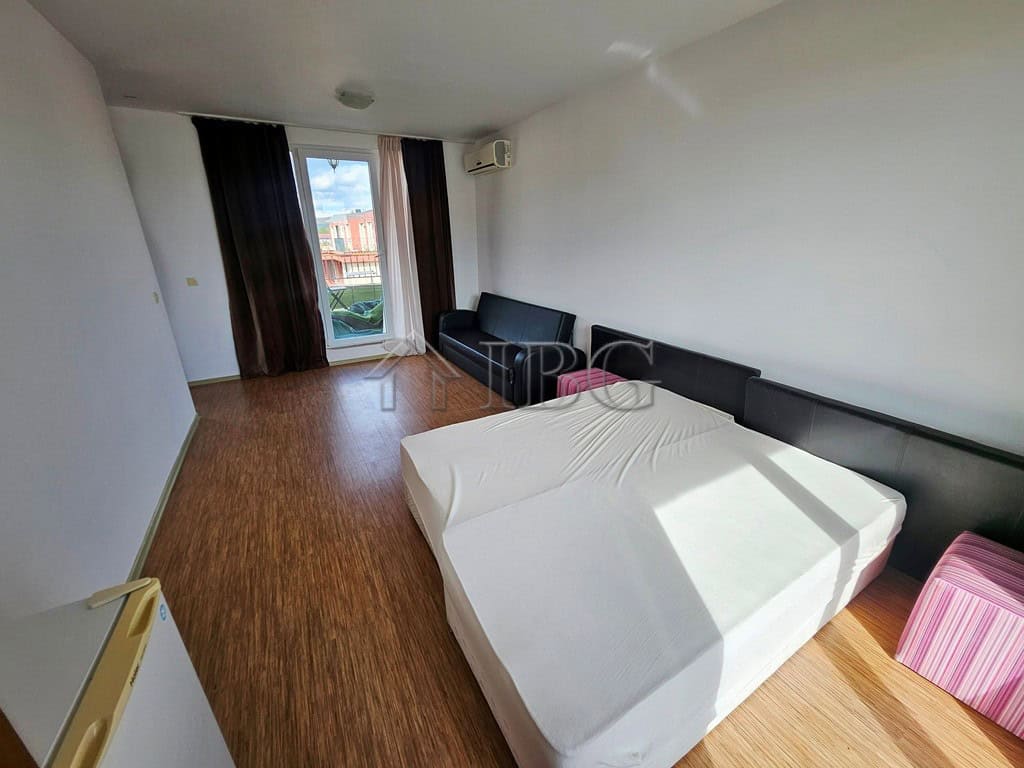 Spacious 3-bedroom apartment with large terrace in Sunny View Central, Sunny Beach. Perfect for comf.