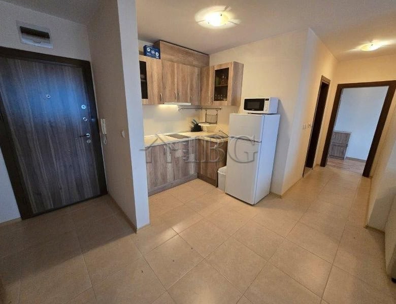 Modern 1-bedroom apartment with sea view in Ravda, Bulgaria. Fully furnished, open-plan kitchen, bri.