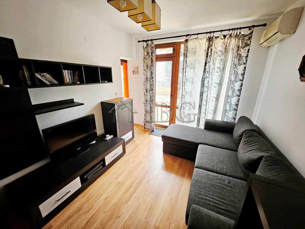 Cozy 1-bedroom apartment with pool view in Siana 4, Sveti Vlas, perfect for relaxing holidays.