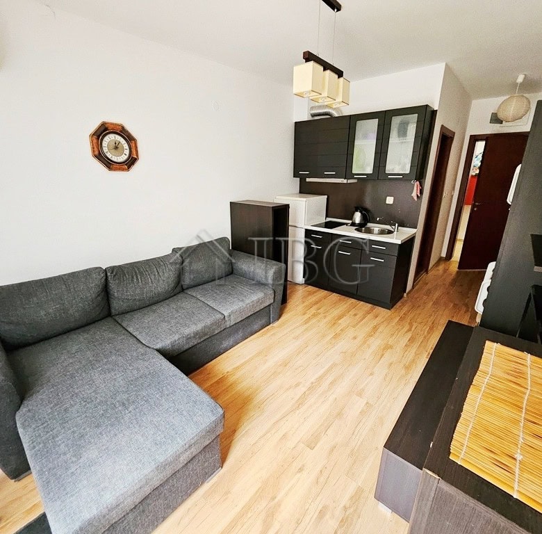 Bright 1-bedroom apartment with pool view in Siana 4, Sveti Vlas, perfect for relaxing holidays.