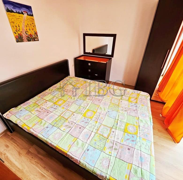 Bright 1-bedroom apartment with pool view in Sveti Vlas, Siana 4. Perfect for relaxing holidays or i.