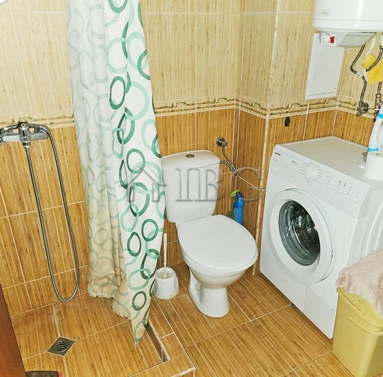 Small bathroom with toilet, washing machine, and shower in Siana 4, Sveti Vlas.