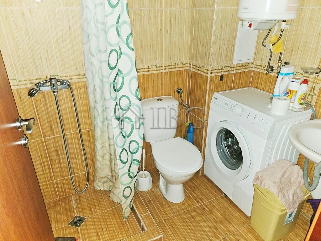 Small bathroom with toilet, washing machine, and shower in Siana 4, Sveti Vlas.