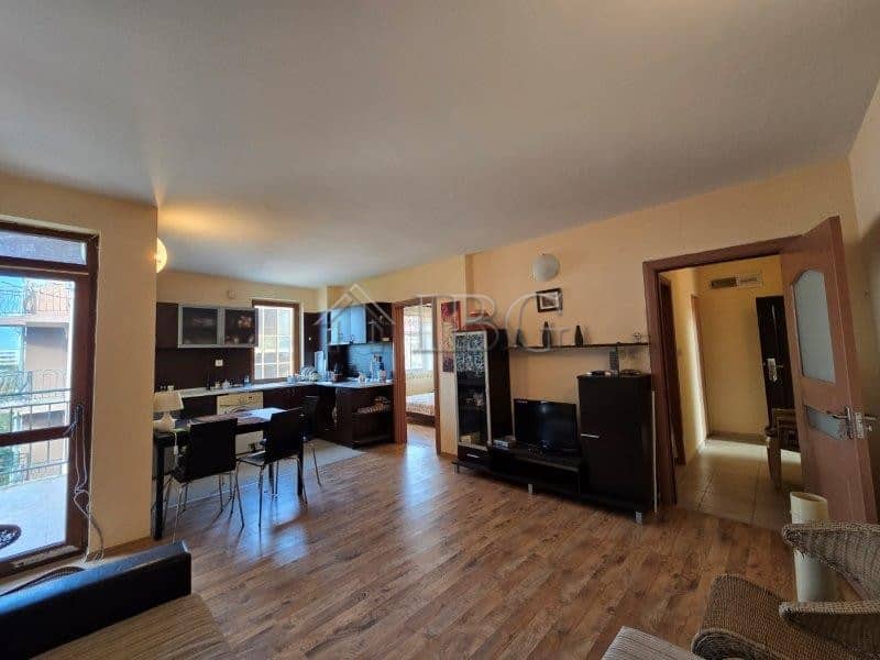 Spacious living room with open-plan kitchen and dining area in Elitonia 2, Ravda.