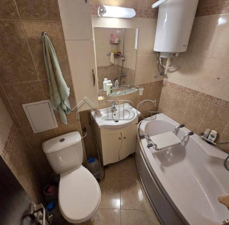 Interior view of a 3-bedroom, 2-bathroom apartment in Elitonia 2, Ravda.