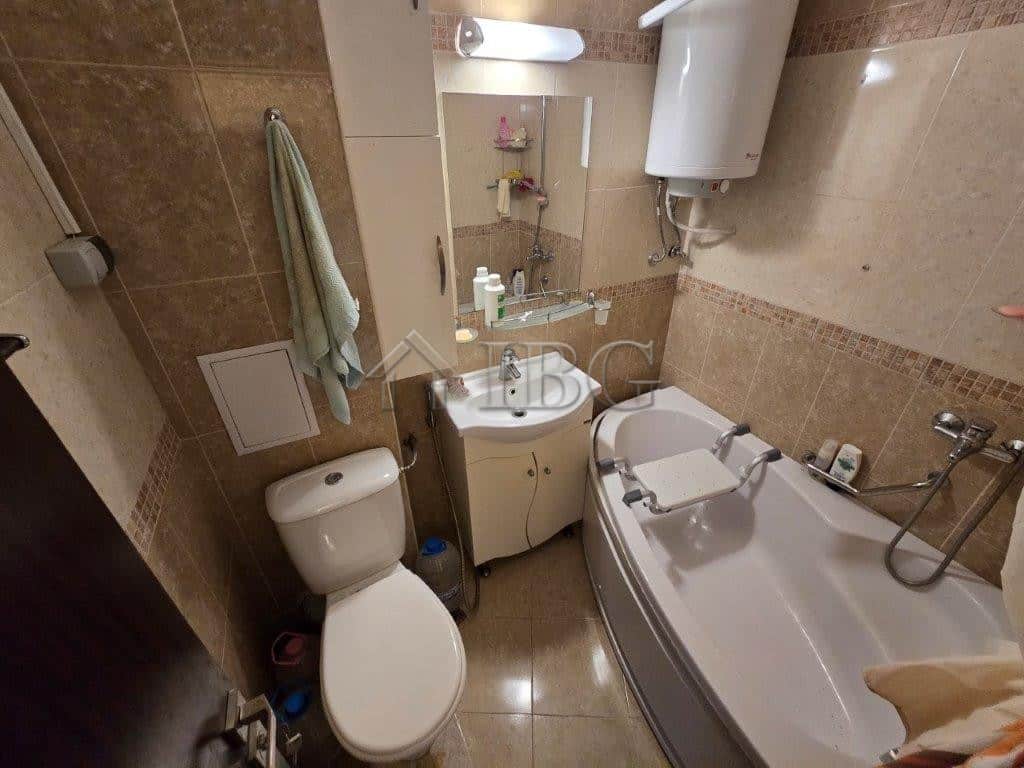 Interior view of a 3-bedroom, 2-bathroom apartment in Elitonia 2, Ravda.