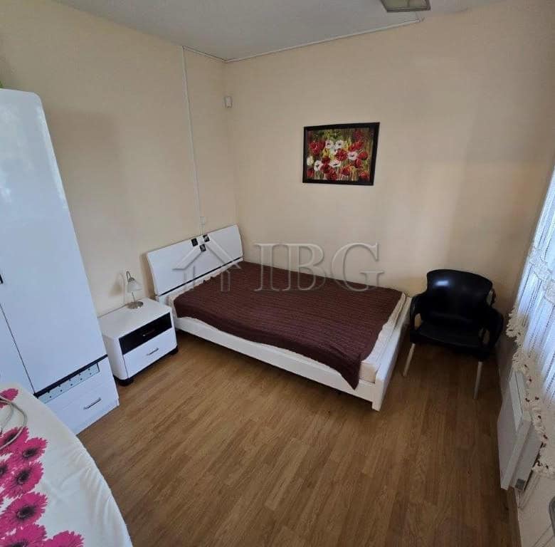 Spacious bedroom with modern furnishings in Elitonia 2, Ravda, featuring 3 bedrooms and 2 bathrooms.