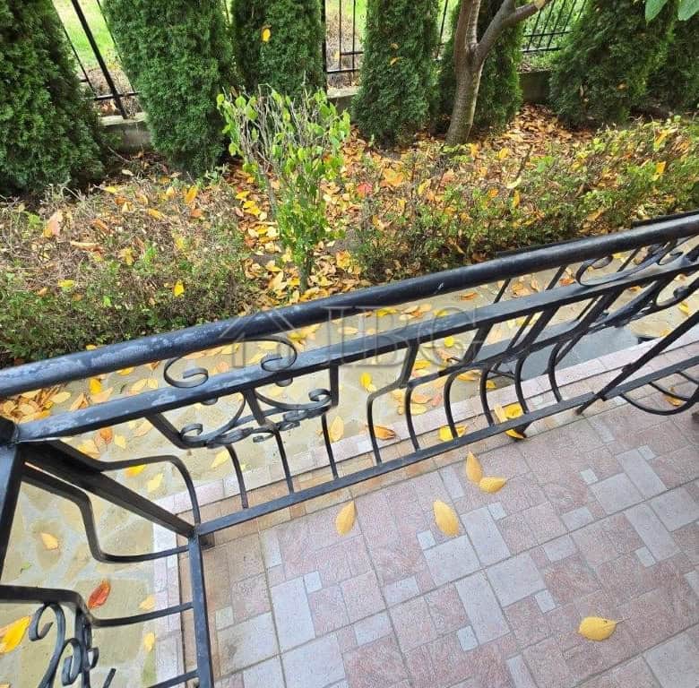 Spacious apartment with balcony overlooking lush greenery in Elitonia 2, Ravda.