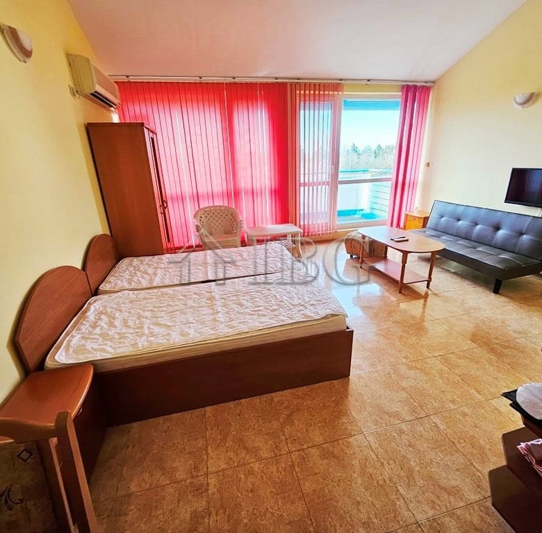 Bright studio apartment in Elit 3, Sunny Beach with balcony and sea view.