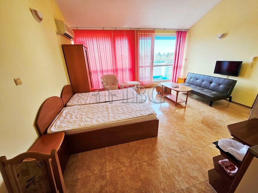 Bright studio apartment in Elit 3, Sunny Beach with balcony and sea view.