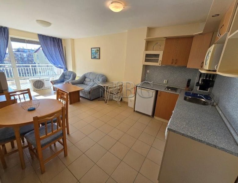 Spacious 1-bedroom apartment overlooking the pool in Sea Dreams Complex, Sunny Beach. Perfect for re.