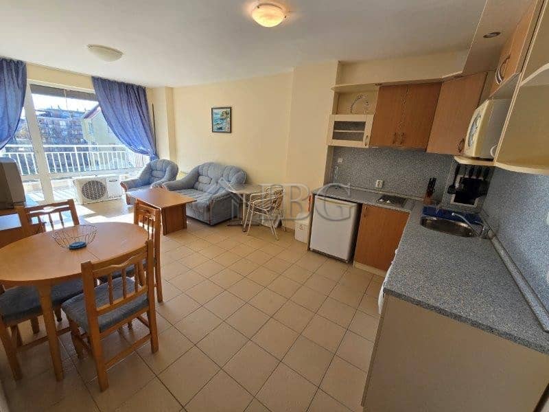 Spacious 1-bedroom apartment overlooking the pool in Sea Dreams Complex, Sunny Beach. Perfect for re.