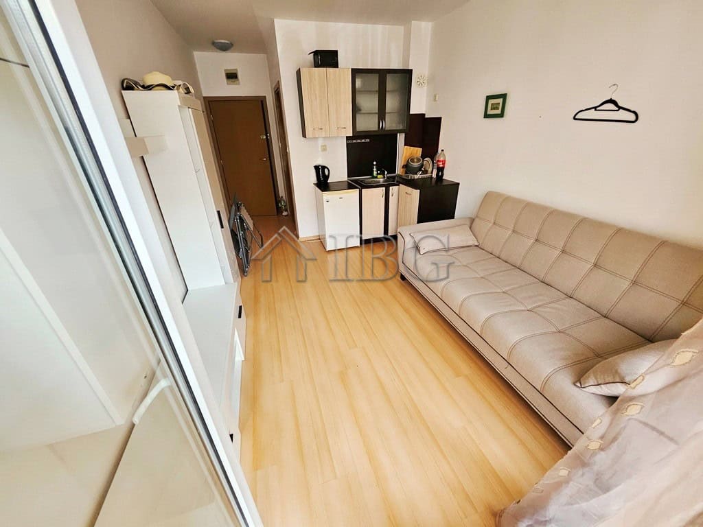 Bright studio apartment with modern furnishings in Sunny Day 6, perfect for beach lovers.