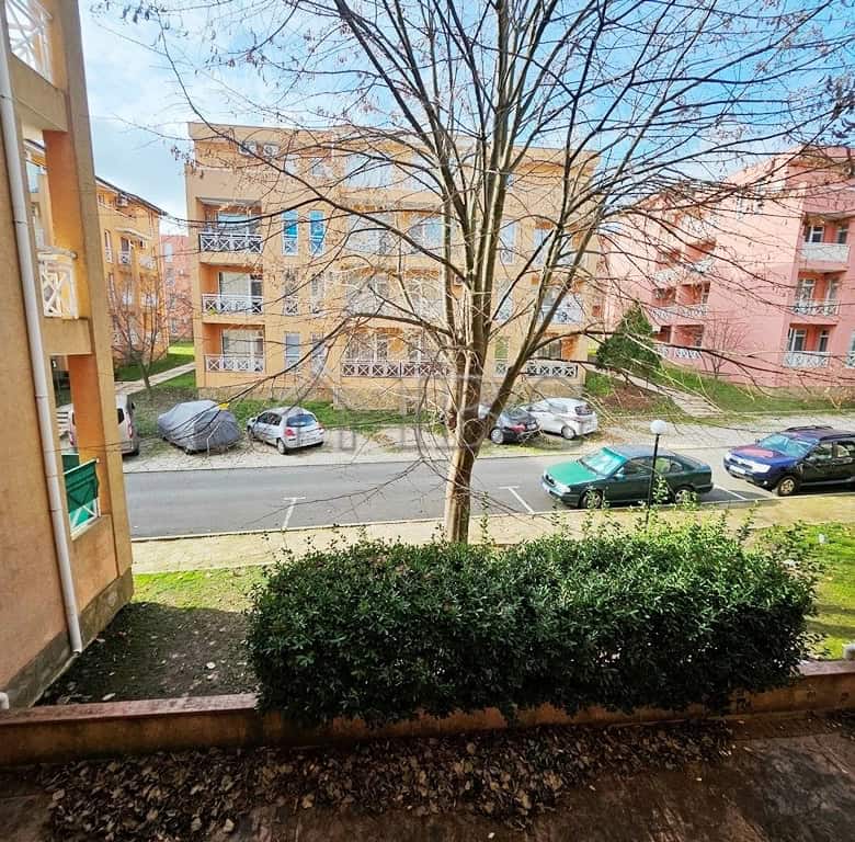 Bright studio apartment for sale with balcony view of Sunny Day 6 and Sunny Beach. Perfect investmen.