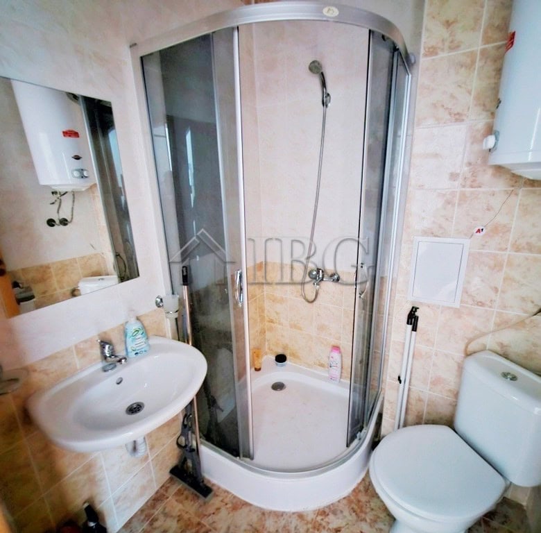 Bright studio apartment with modern bathroom in Sunny Beach. Perfect for holiday or investment in a.