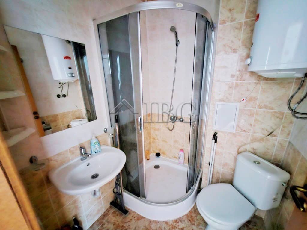 Bright studio apartment with modern bathroom in Sunny Beach. Perfect for holiday or investment in a.