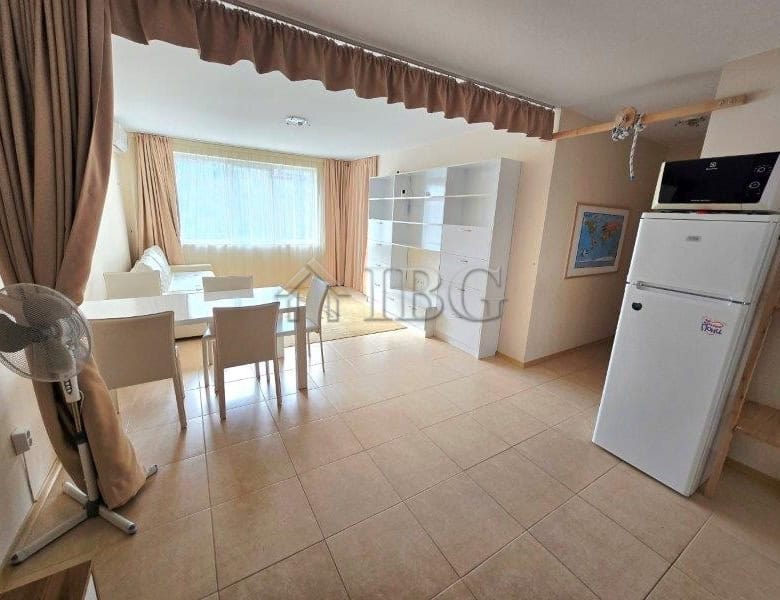 Cozy one-bedroom apartment with pool views in LifeStyle 3, Ravda, perfect for relaxing holidays.
