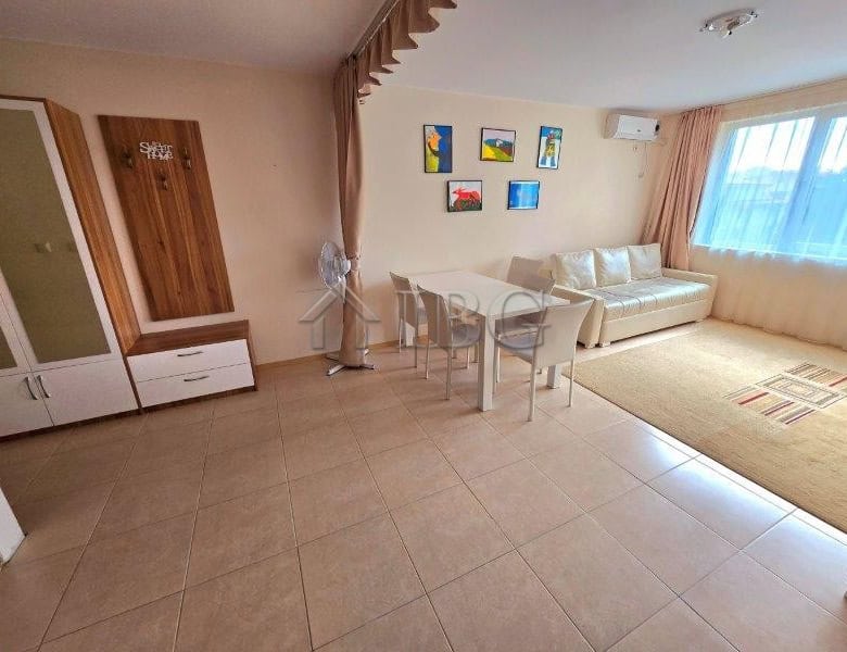 Cozy one-bedroom apartment with pool views in LifeStyle 3, Ravda, perfect for relaxing holidays.