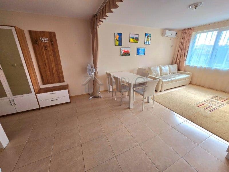 Cozy one-bedroom apartment with pool views in LifeStyle 3, Ravda, perfect for relaxing holidays.