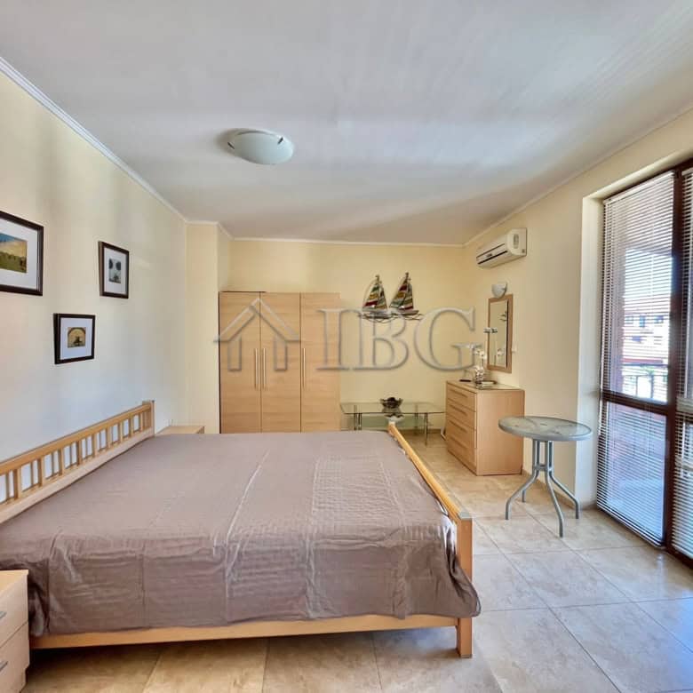 Bright and airy 3-bedroom apartment in Apollon 4, Ravda, with modern furnishings and a large balcony.