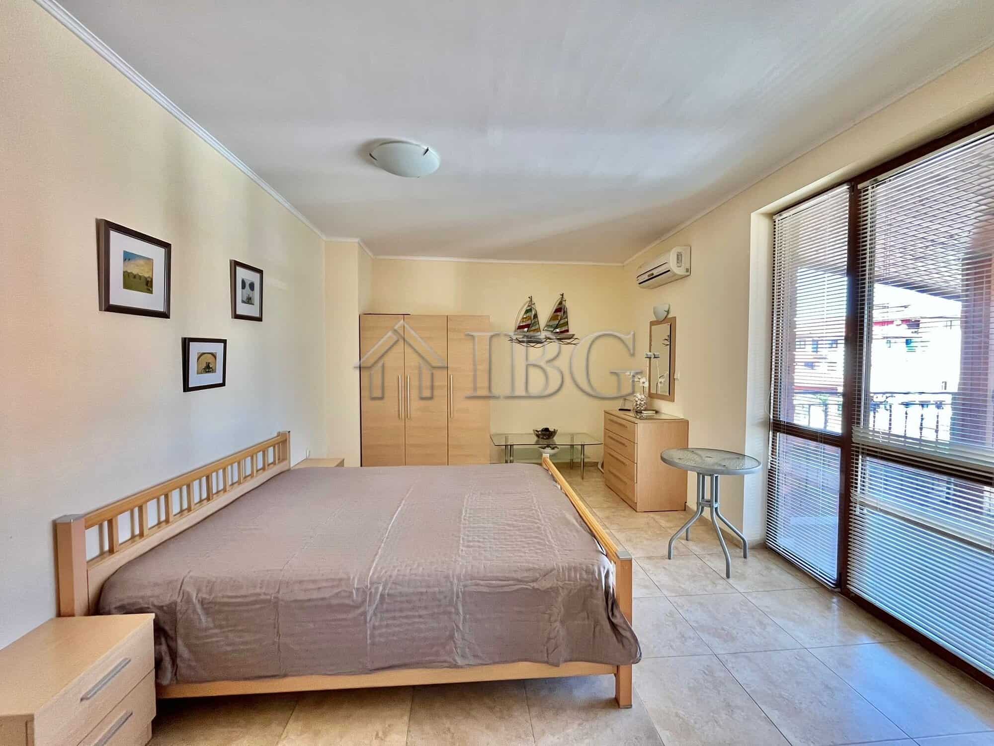 Bright and airy 3-bedroom apartment in Apollon 4, Ravda, with modern furnishings and a large balcony.