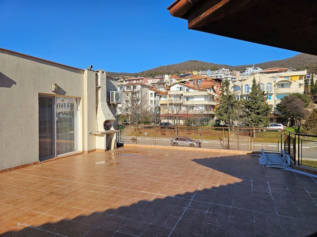 Spacious terrace with sea views in a Sveti Vlas complex, perfect for relaxing and enjoying the Dinev.