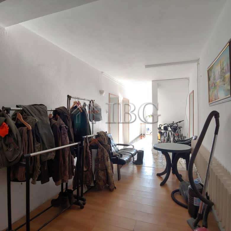 Bright interior of a large house with ample space and modern furnishings in Kosharitsa, just 5 km fr.