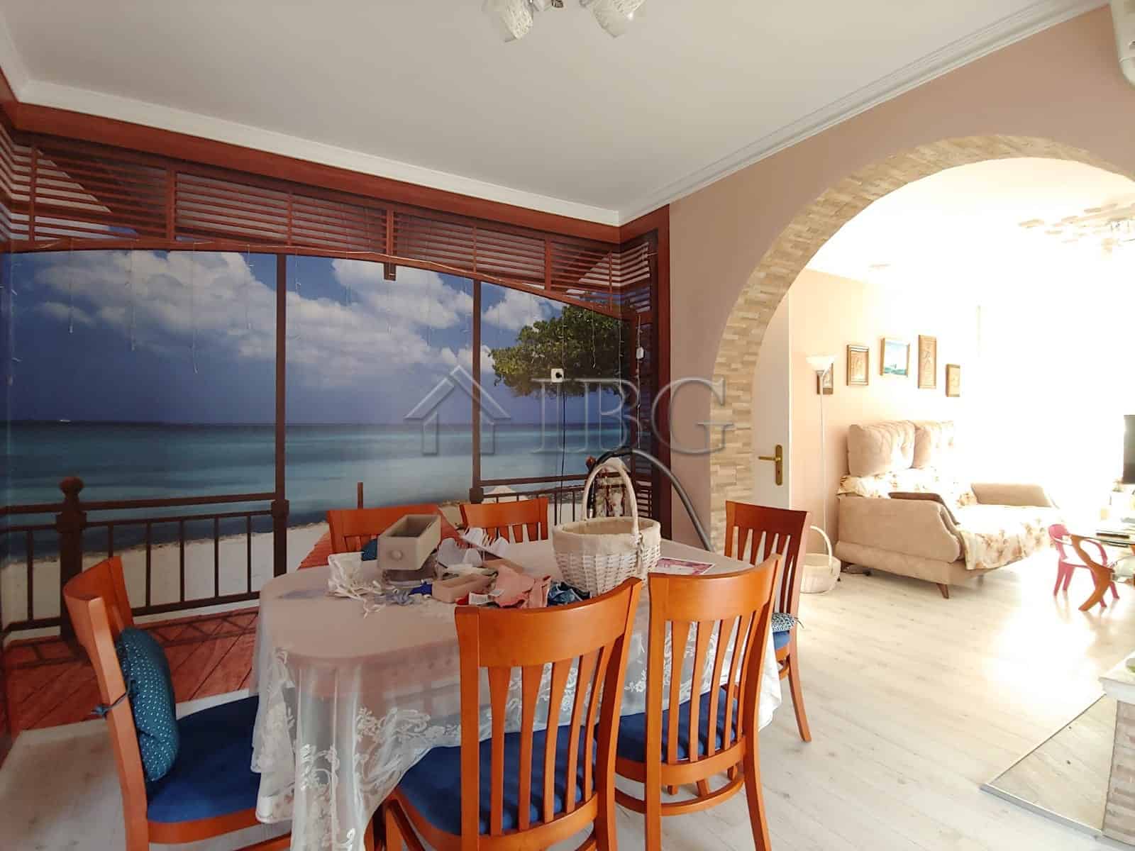 Bright interior with large windows overlooking the sea in Kosharitsa. Perfect family home just 5 km.