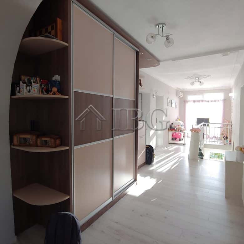 Interior view of a spacious 6-bedroom house in Kosharitsa, near the sea, with bright living space an.