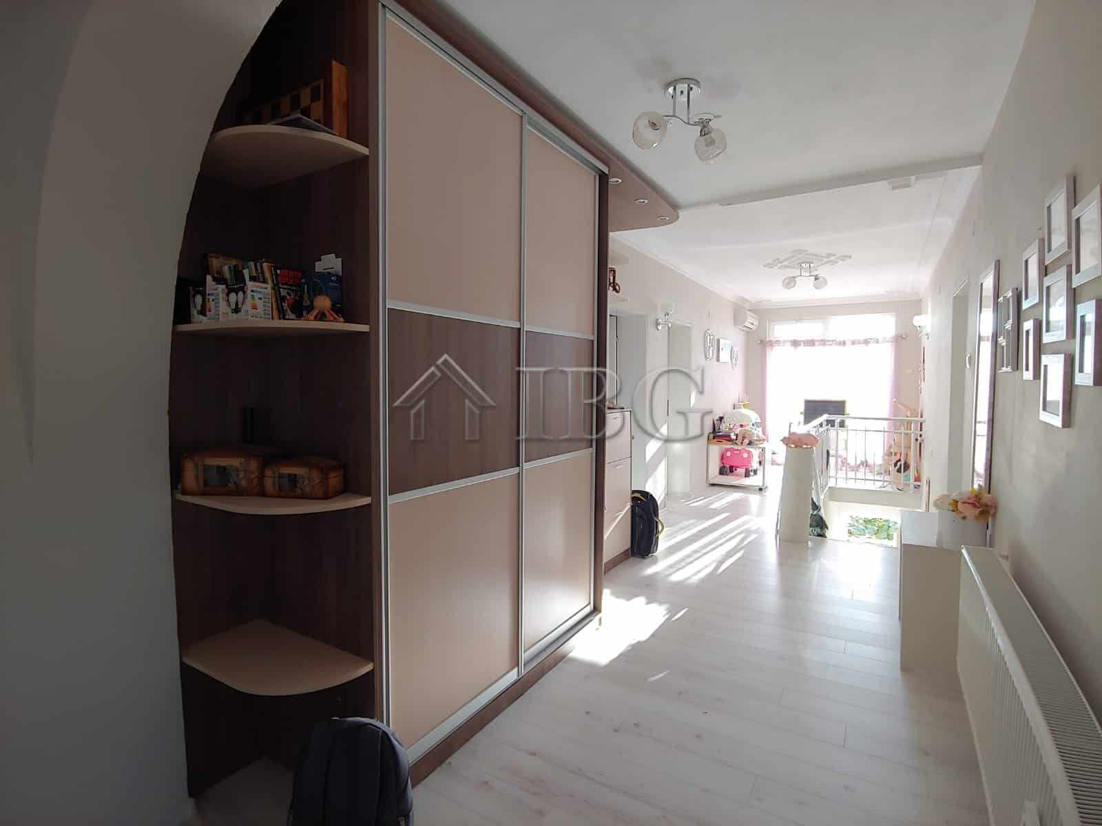 Interior view of a spacious 6-bedroom house in Kosharitsa, near the sea, with bright living space an.