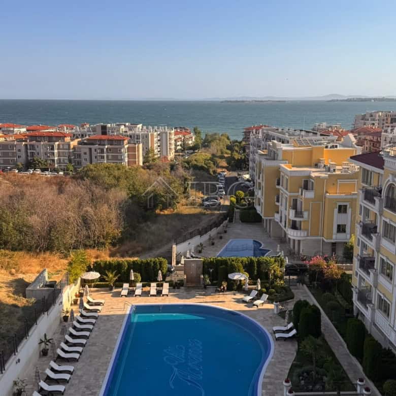 Apartment with stunning sea and mountain views in Sveti Vlas. Modern two-bedroom property with a poo.