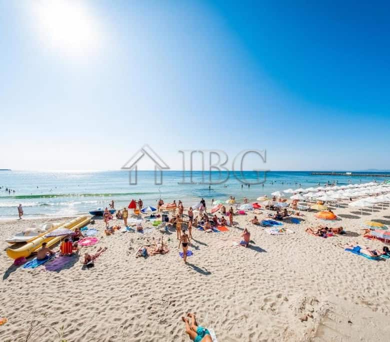 Sea view apartment in Ravda, close to Riviera Fort Beach, with direct beach access.