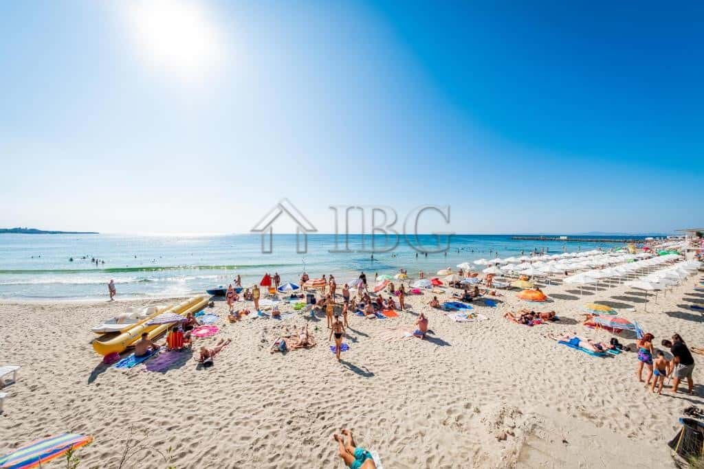 Frontal sea view one-bedroom apartment at Riviera Fort Beach, Ravda, perfect for seaside living.