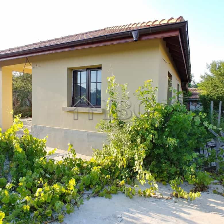 Charming single-storey house for sale in Trastikovo, Burgas region, surrounded by lush greenery and.