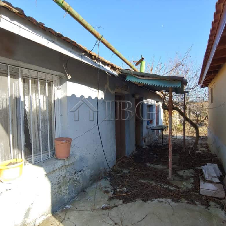 Single-storey house for sale in Trastikovo, Burgas region, Bulgaria. Ideal for a peaceful countrysid.