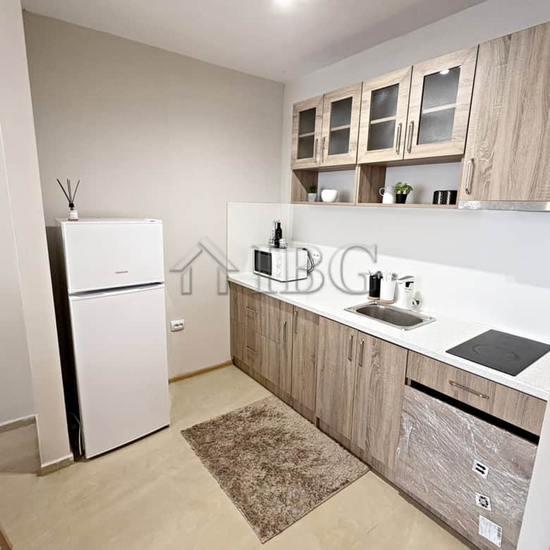 Bright and spacious one-bedroom apartment with pool view in Sunflower complex, Sunny Beach.