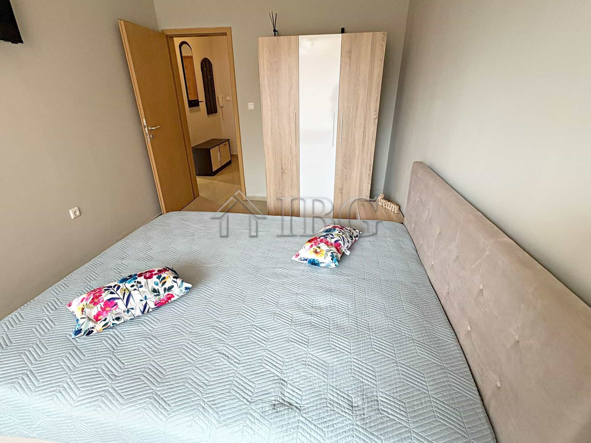 Spacious one-bedroom apartment with pool view located in the Sunflower complex, Sunny Beach. Perfect.