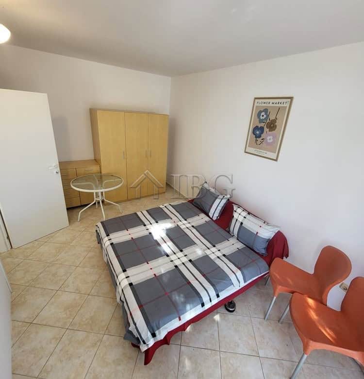 Comfortable bedroom with garden view and access in Sunset Kosharitsa.
